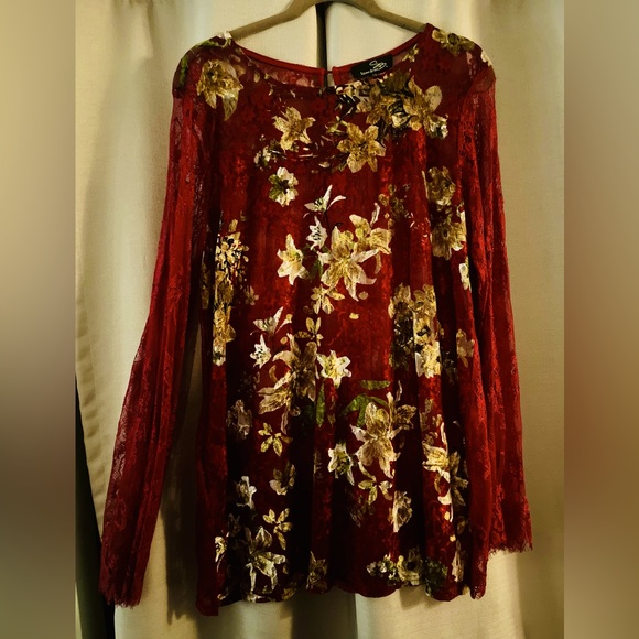 UPDATED PICS COMING! Beautiful Sheer Floral Top, All-Lace Back. Simply Gorgeous - Picture 1 of 7